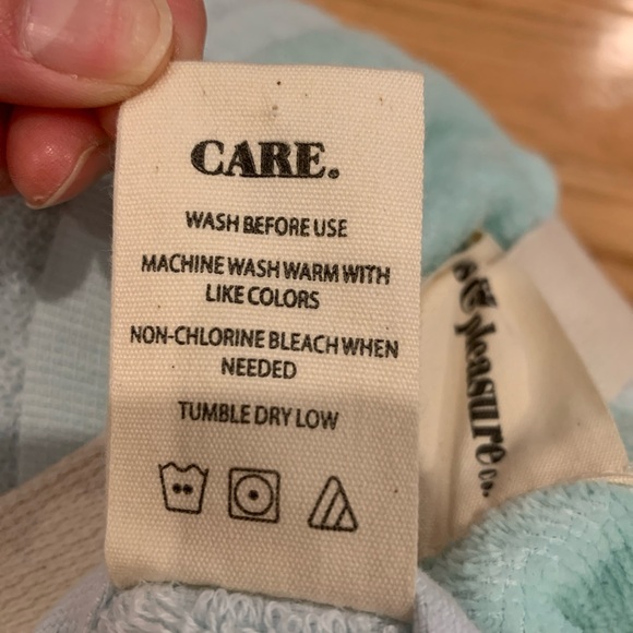 Business & Pleasure Co Luxury Holiday Beach Blanket Checkered Mint Green 68"x68" - Picture 8 of 9